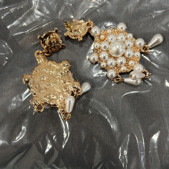 Revolve 8 other reasons pear earrings - Picture 3 of 5